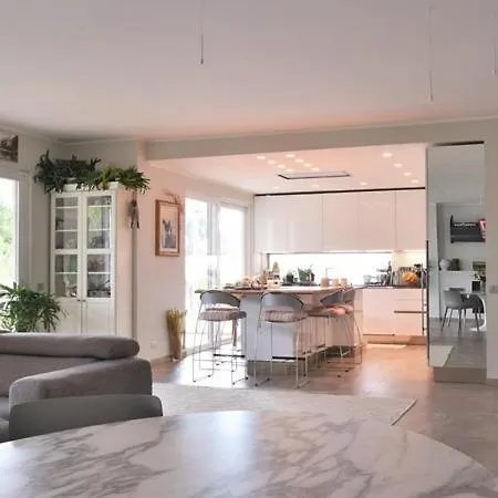 Villa With Swimming Pool In Ospedaletti *