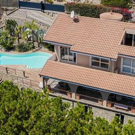 Villa With Swimming Pool In Ospedaletti Ospedaletti